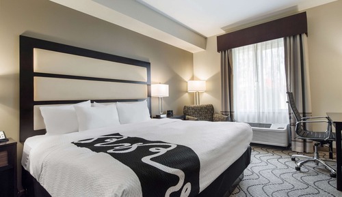 Deluxe Suite, Accessible, Non Smoking (Mobility/Hearing)