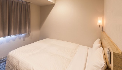 Double Room, Smoking