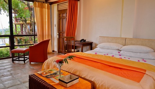 Premier Room, 1 King Bed, Garden View, Sea Facing