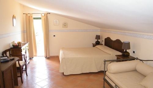 Economy Triple Room, Tower