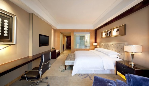 Premier Room, 1 King Bed, City View