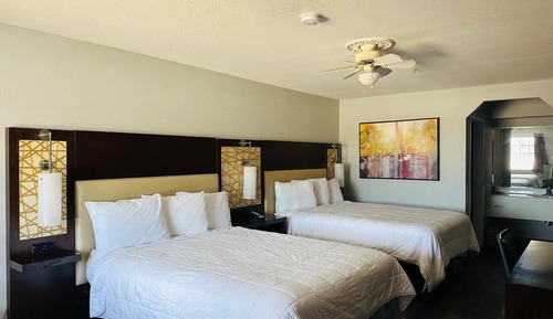 Deluxe Room, 2 Queen Beds, Non Smoking