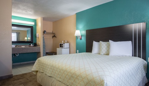Standard Room, 1 King Bed
