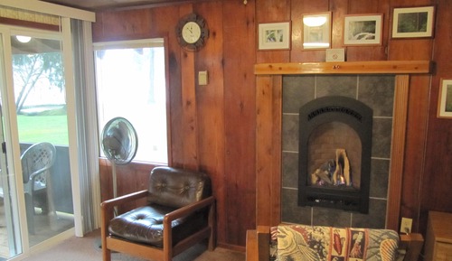 Fireplace Cabin #18, 2 Queen beds, Kitchen