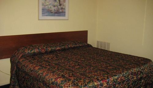 One queen bed non smoking
