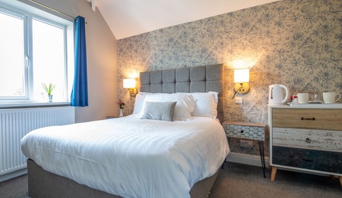 Double Room, Ensuite (Small )