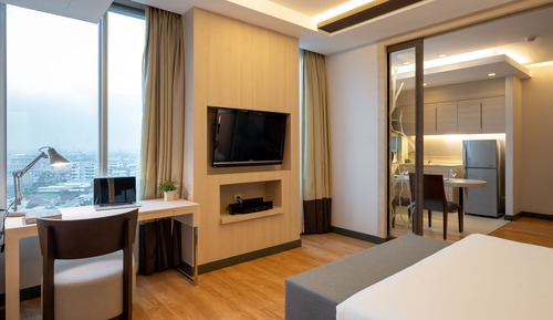 Premier Room, 1 King Bed, Corner