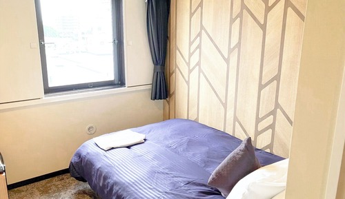 Single Room, Smoking