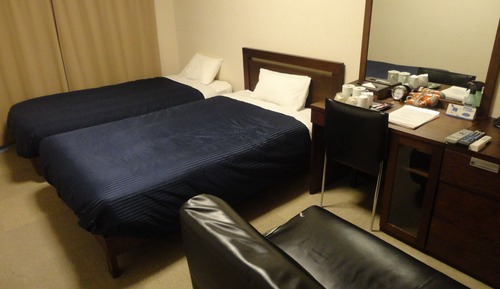 Twin Room, Smoking