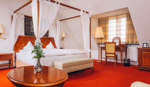 Honeymoon Suite, Private Bathroom