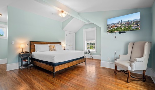 Luxury Room, 1 King Bed, Executive Level