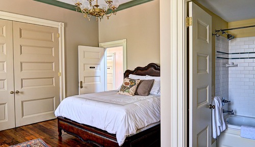 Classic Room, 1 Queen Bed, Ensuite (Luxury Room 2 (David))
