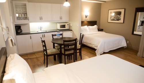 Studio, 2 Queen Beds, Kitchen