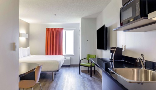 Deluxe Room, 1 King Bed, Non Smoking, Kitchenette