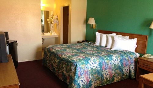Single Room, 1 King Bed, Smoking