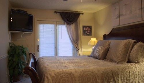 Room, Private Bathroom (04 Riverside King)