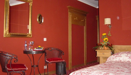 Single Room (Extra bed available)