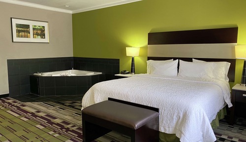 Suite, 1 King Bed, Accessible, Non Smoking