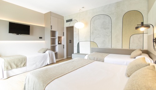 Quadruple Room, Pool View (4+0)