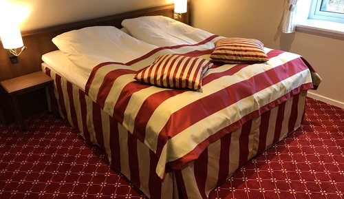 Standard Double Room, Bathtub