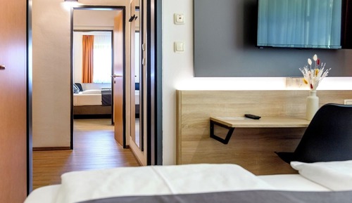 2 Double Rooms with Connecting Door