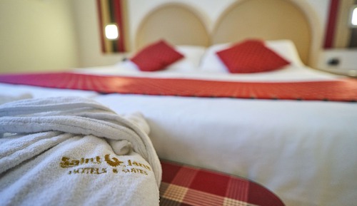 Superior Room, 1 Queen Bed, Non Smoking, Jetted Tub (Converts to 2 Twin Beds)