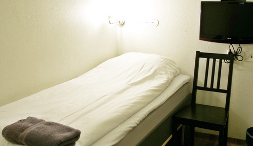 Single Room, Shared Bathroom (No Windows)