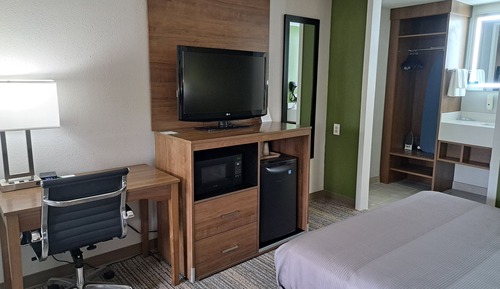 Standard Room, 1 Queen Bed, Non Smoking