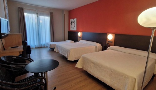 Superior Quadruple Room, 2 Queen Beds, Courtyard View