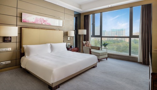 Family Room, 1 King Bed (Standard)