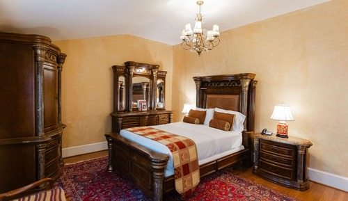 301 Caton Suite