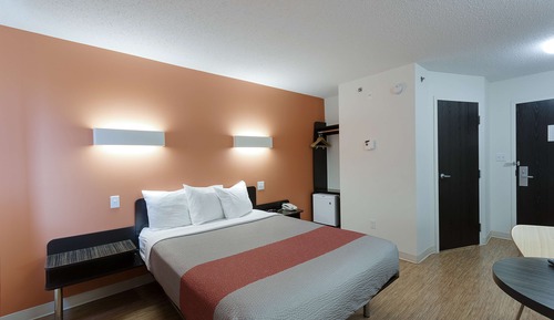 Standard Room, 1 Queen Bed, Accessible, Non Smoking