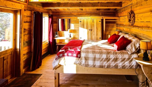 Deluxe Chalet, 1 Queen Bed, River View