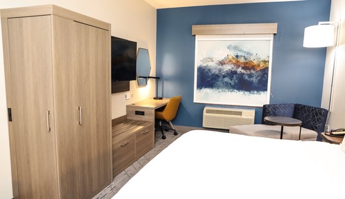 Suite, 1 King Bed, Accessible (Mobil, Tub)