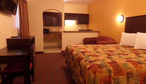 Deluxe Suite, 1 King Bed, Non Smoking, Kitchenette