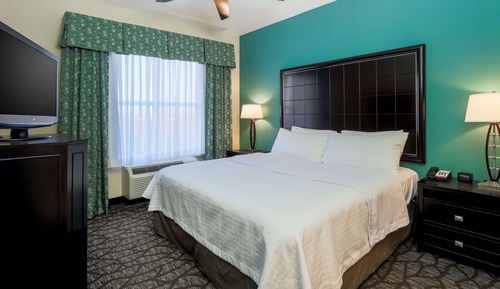 Suite, 1 King Bed, Accessible, Bathtub (Mobility & Hearing)