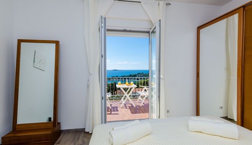 Apartment (One Bedroom Apartment with Balcony)