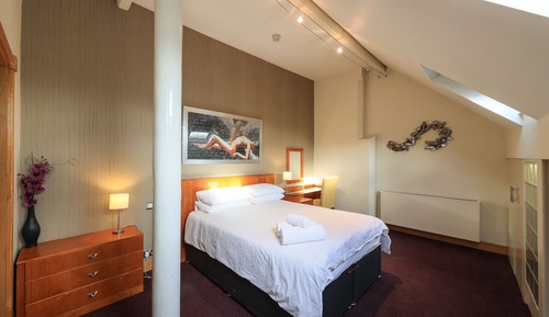 Penthouse Stunning Spacious Exclusive Living in the Creative Quarter