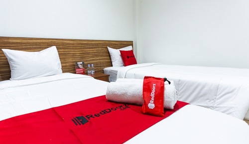 Twin Room (Reddoorz)