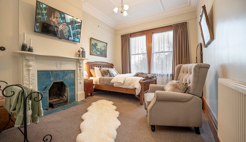 Superior Room (Iwi Katea Room)