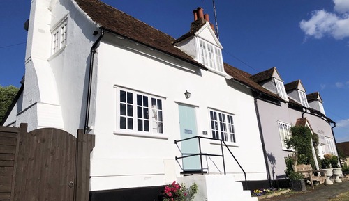 Traditional Cottage, Private Bathroom (Millie’s Cottage )