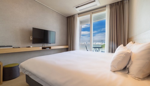 Deluxe King with Terrace (Ocean View)