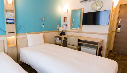Twin Room, Smoking