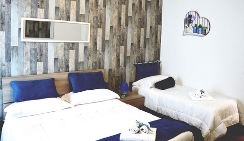 Superior Triple Room, Balcony, City View (Lavanda - Private external bathroom)