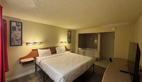 Premium Room, 1 King Bed, Jetted Tub