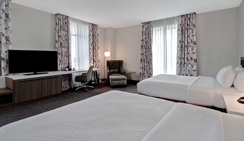 Room, 2 Queen Beds, Accessible (Roll-In Shower)