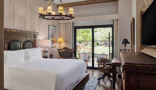 Deluxe Room, 1 King Bed (Mobility/Hearing Access, Roll-In Shwr)