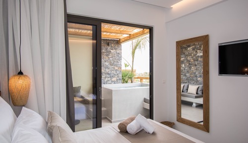 Deluxe Room with Jacuzzi