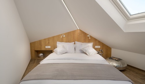 Deluxe Attic Apartment (Apt.9)