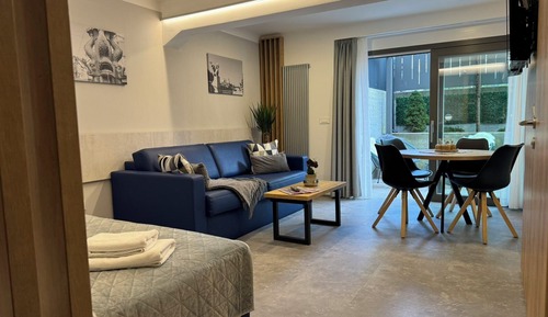 Premium Studio with Terrace (Apt.2)